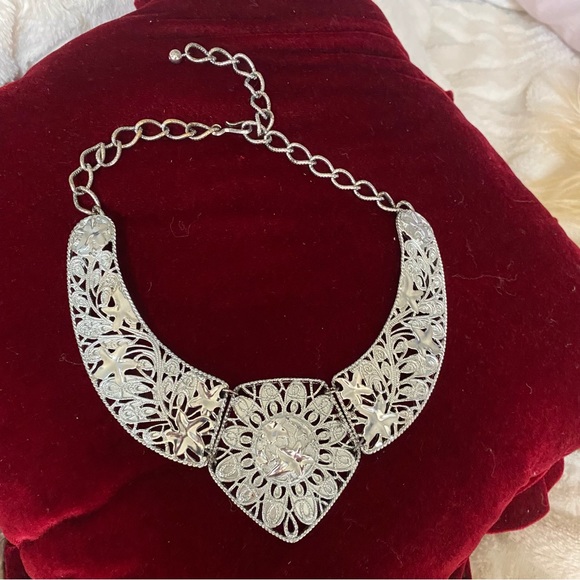 Vintage Jose Barrera for Avon silver-tone Falling Leaves collar necklace - Picture 2 of 14